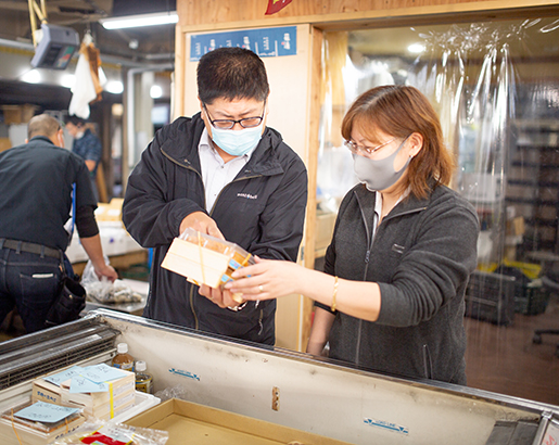 大宮市場での店頭販売